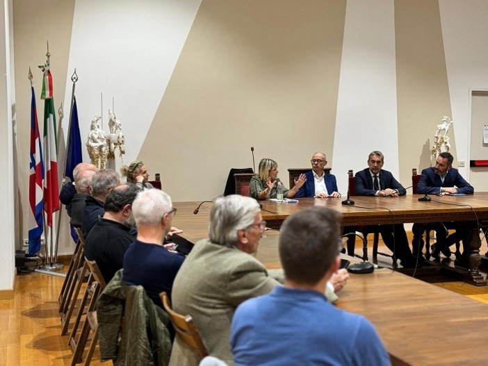 Un momento dell'incontro tra l'assessore regionale Chiarelli e i rappresentanti del territorio