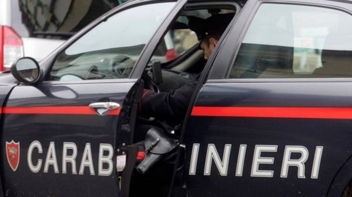 Dal nord ovest. Soriso, agguato davanti alla scuola: investe e accoltella l’ex moglie davanti al figlio