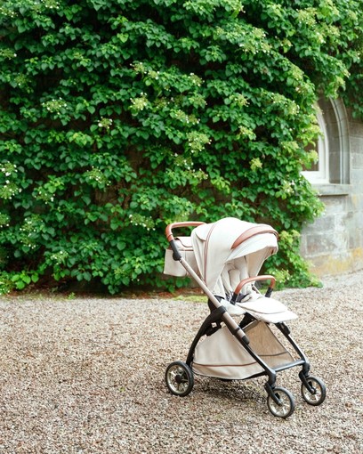 Loro Piana lancia il suo primo passeggino