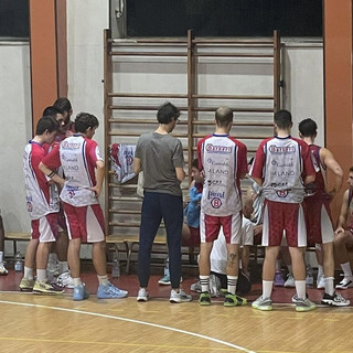 Primo stop a Biella per Barberi Valsesia Basket (foto Veronica Mancin e Sara Schibuola).