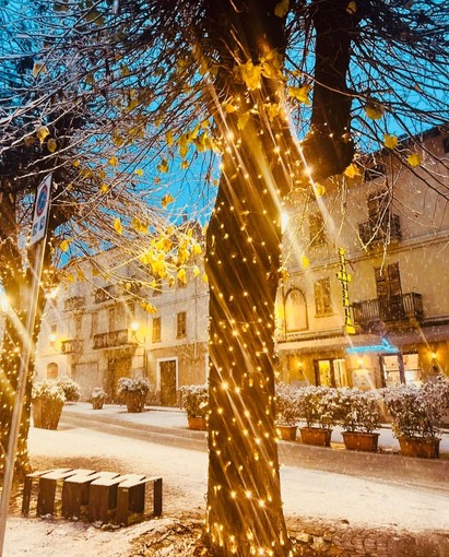 Borgosesia si veste per Natale FOTO