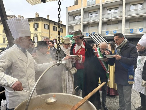 A Borgosesia è arrivato il Peru: inizia il carnevale