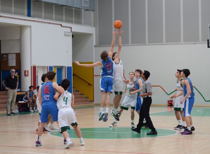 Barberi Valsesia Basket Academy trionfano contro Avigliana: 65 - 73 - Foto di Giulio Degaudenzi.