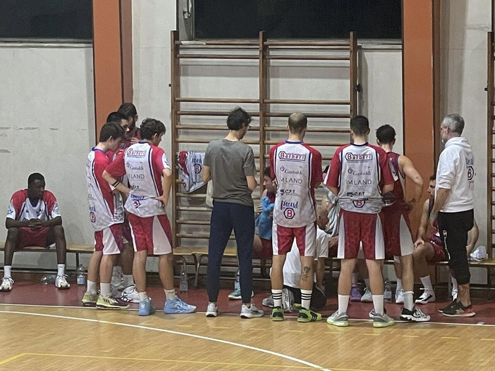 Primo stop a Biella per Barberi Valsesia Basket (foto Veronica Mancin e Sara Schibuola).