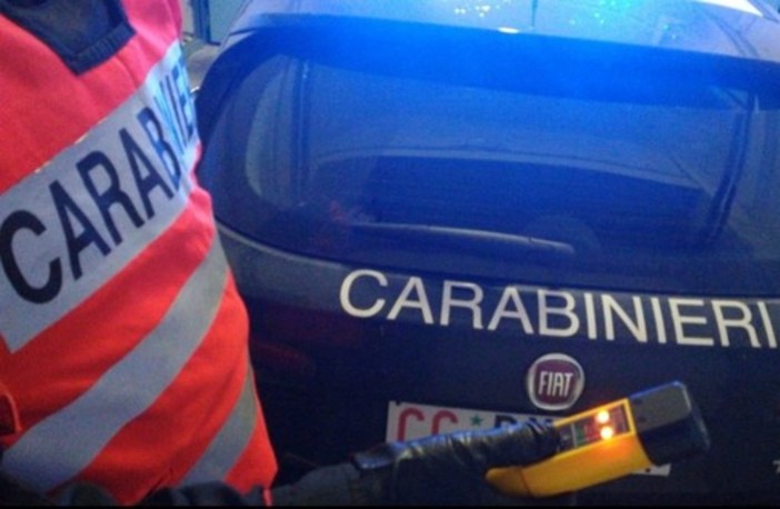 Fermato alla guida in Valsessera, rifiuta di fare i test dei Carabinieri (foto di repertorio)