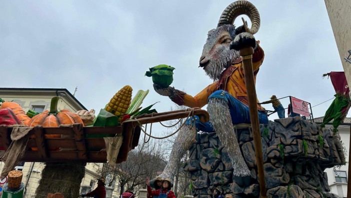 Carnevale di Borgosesia: successo al primo corso mascherato