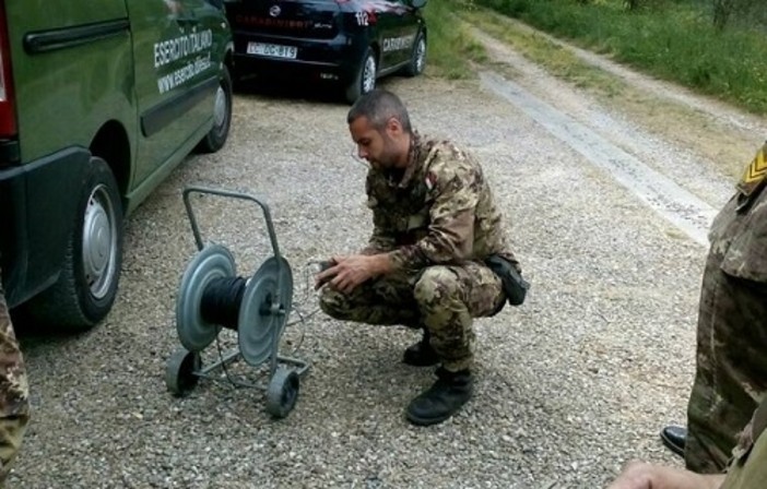 A Borgosesia nel vecchio armadio trova una bomba