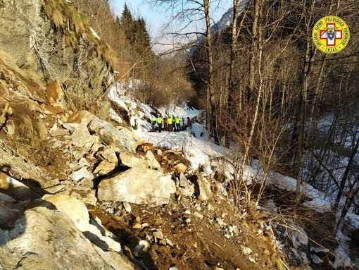 Rassa: frana sulla strada per Piana e Rassetta