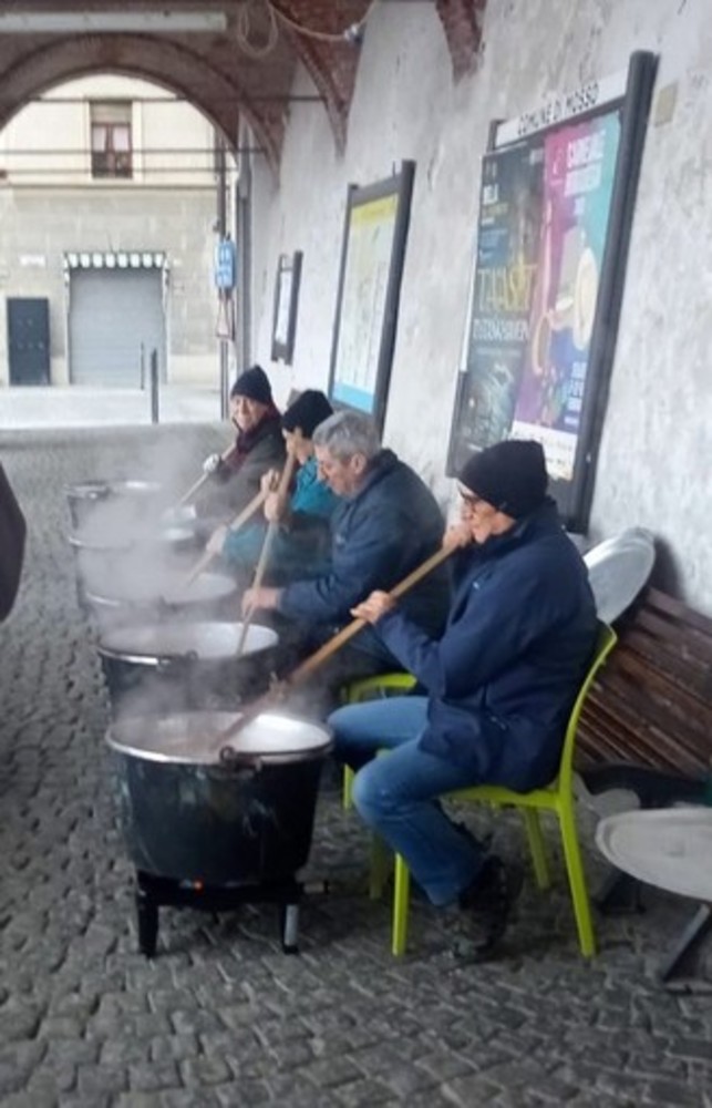 Valdilana, ai piedi della vicina Valsessera si assaggia la trippa della Pro Loco - Foto di repertorio.