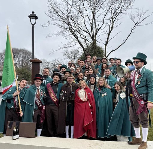 Giro delle tabine ha aperto il carnevale di Gattinara