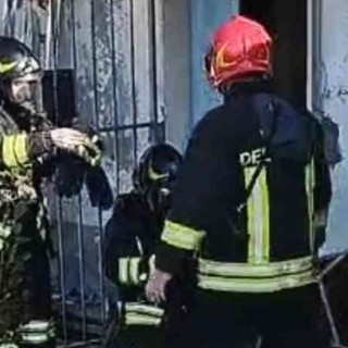 Principio d'incendio in una casa a Trino