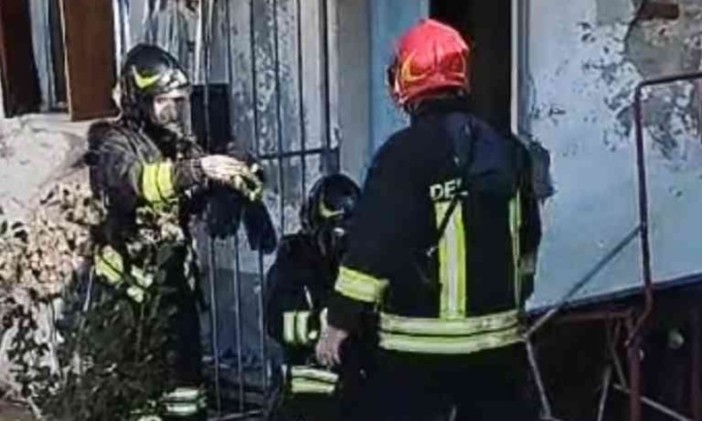 Principio d'incendio in una casa a Trino