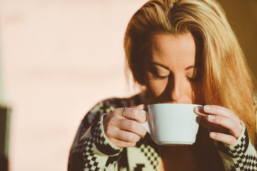 Cosa bere per disinfettare le vie urinarie: i consigli degli esperti