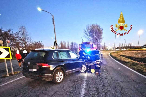 Scontro frontale tra due auto a Larizzate, 4 persone alle cure del 118