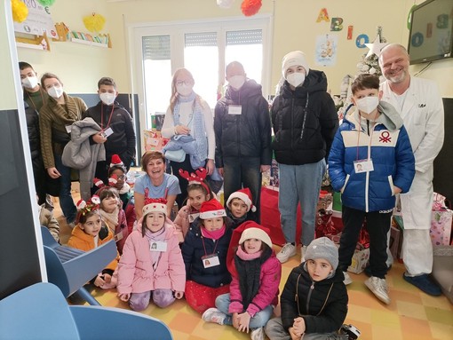 Doni ai bimbi di pediatria di Vercelli