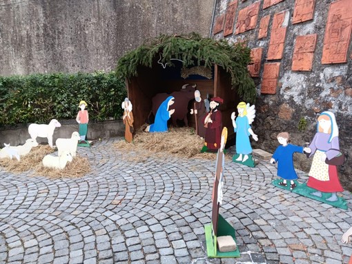 A Portula inaugurato il presepe in piazza