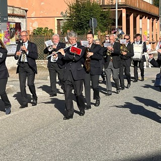 Pray in Vetrina, in tanti per la sfilata dei gruppi di volontariato della Valsessera (foto di Ermanno Orsi)