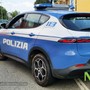 Vercelli: alla vista della Polizia prima si nasconde in un cespuglio con gli attrezzi da scasso, poi si dà alla fuga