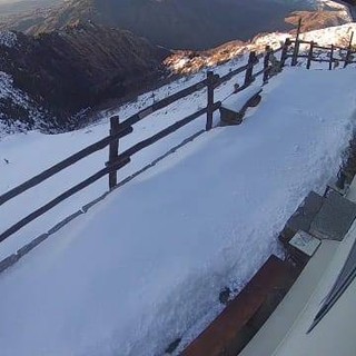 Il rifugio del Monte Barone dalla webcam