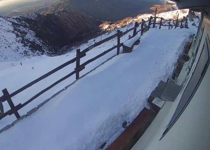 Il rifugio del Monte Barone dalla webcam