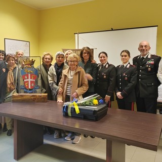 Soroptimist Valsesia regala la valigetta di ascolto ai carabinieri di Borgosesia