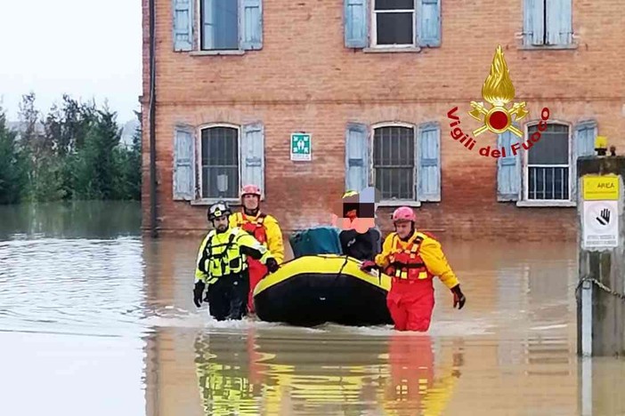 I Vigili del Fuoco di Vercelli in soccorso alle popolazioni dell'Emilia Romagna