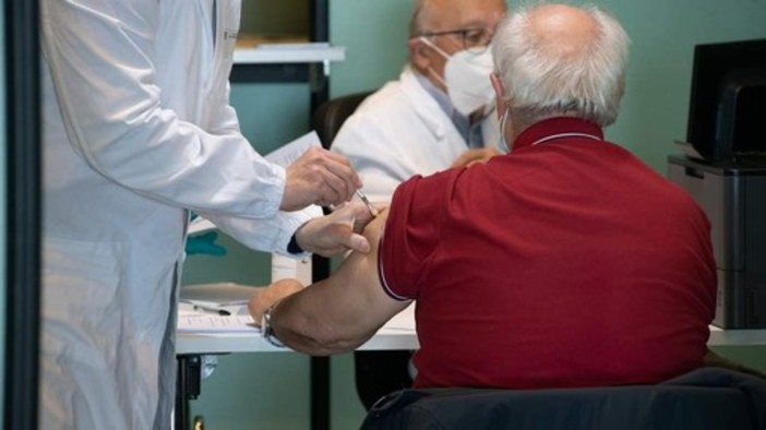 Asl Vercelli, una giornata vaccinale anti Covid