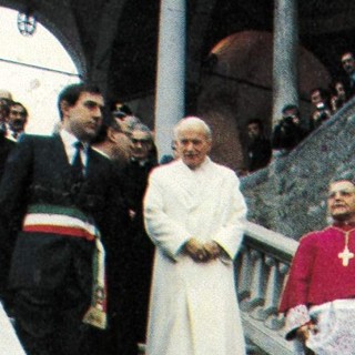 Una foto storica della visita di Papa Giovanni Paolo II a Varallo con l'allora sindaco Astori