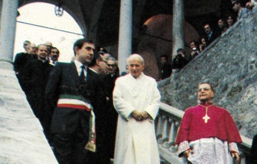 Una foto storica della visita di Papa Giovanni Paolo II a Varallo con l'allora sindaco Astori