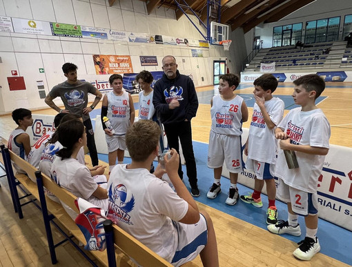 La formazione under 13 di Barberi Valsesia Basket (foto Letizia Bertini)