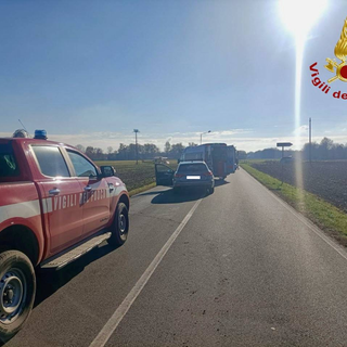 Scontro frontale, due automobilisti estratti dalle lamiere tra Cureggio e Fontaneto