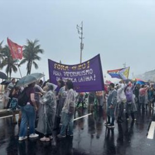 G20, corteo manifestanti su lungomare Copacabana: &quot;Più giustizia e diritti&quot;