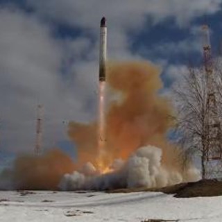 Russia, attacco con missile intercontinentale: ecco RS-26 Rubezh - Video